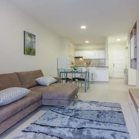 Daire Seguro Spacious With Roomy Terrace