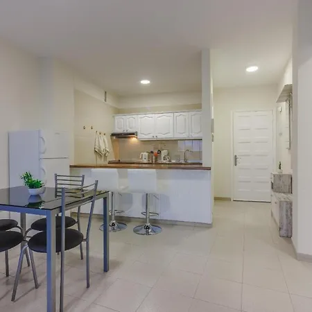 Daire Seguro Spacious With Roomy Terrace