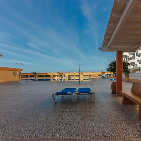 Daire Seguro Spacious With Roomy Terrace *