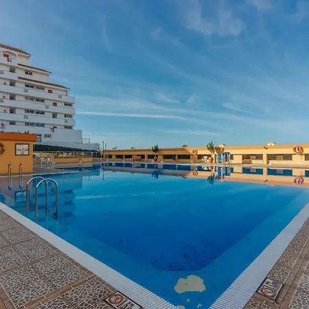 Seguro Spacious With Roomy Terrace Daire