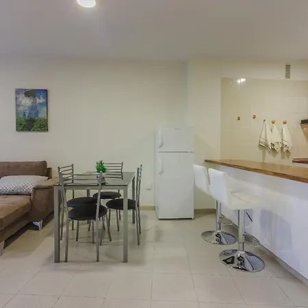 Daire Seguro Spacious With Roomy Terrace