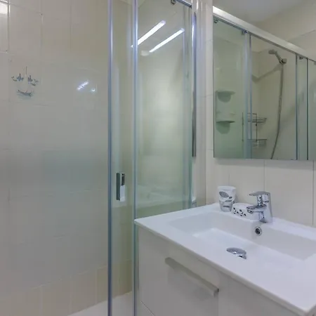 Daire Seguro Spacious With Roomy Terrace *